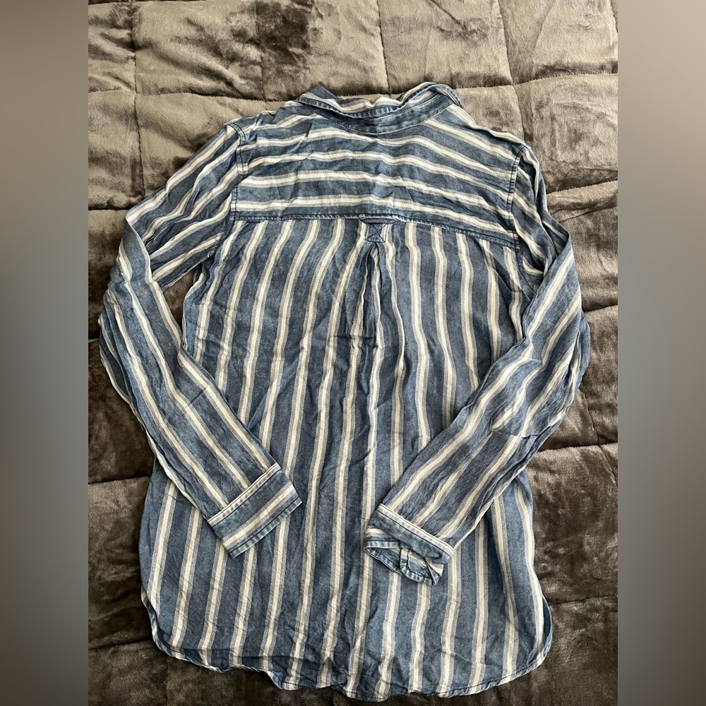 AE button-up - Picture 4 of 5